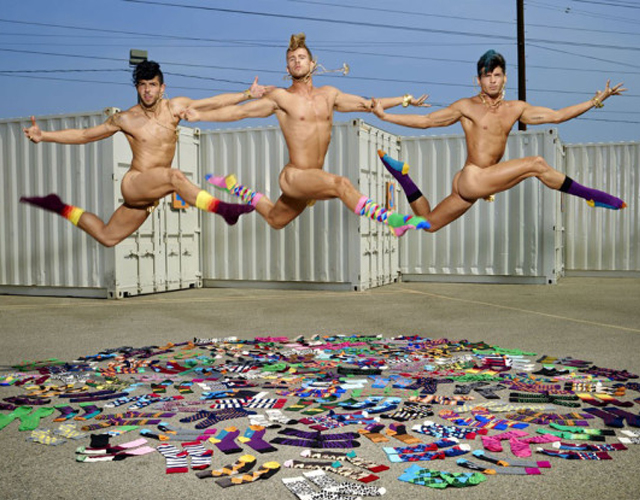 Bailarines desnudos para promocionar calcetines con David LaChapelle