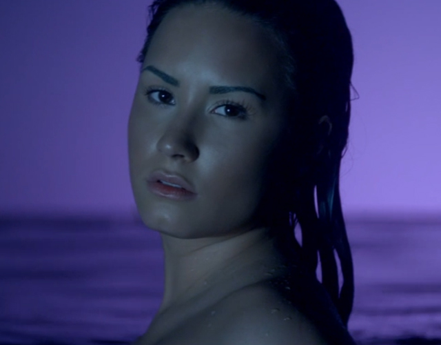 Demi Lovato, desnuda en el vídeo de 'Neon Lights'