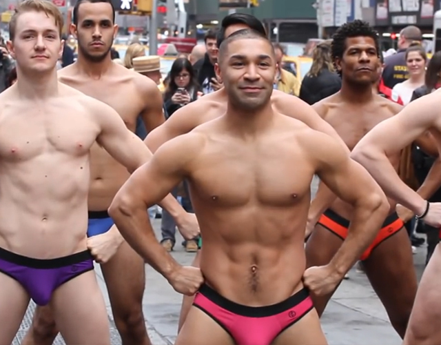 Flashmob de modelos en calzoncillos en Nueva York