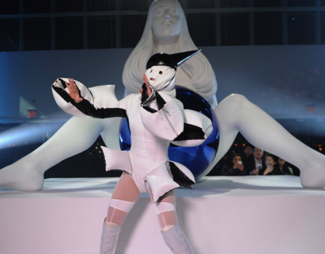 El ArtRave de Lady Gaga iba a ser retransmitido por American Express, pero se echó atrás en el último momento