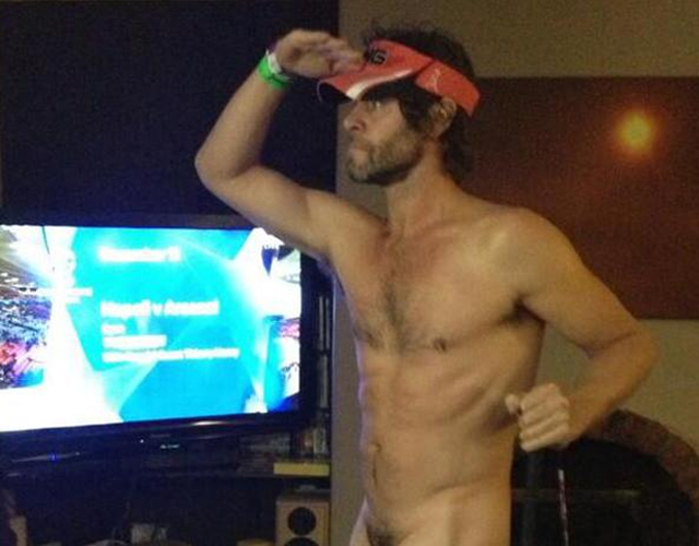 Howard Donald desnudo en Twitter