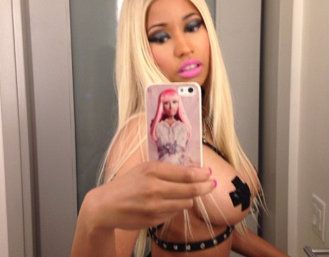 Ellen, disfrazada de Nicki Minaj en Halloween, y Nicki Minaj desnuda y dominatrix