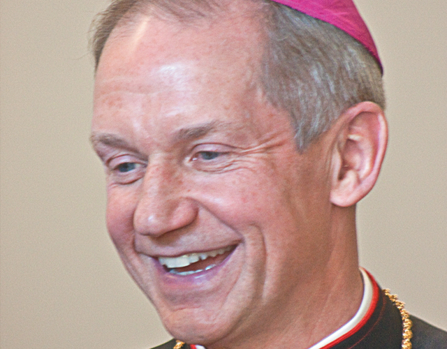 Un obispo prepara un exorcismo contra el matrimonio gay