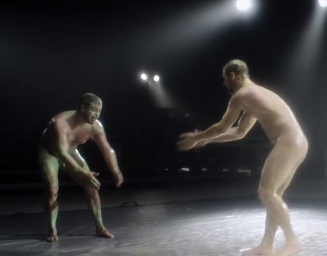 Hombres desnudos lucha libre
