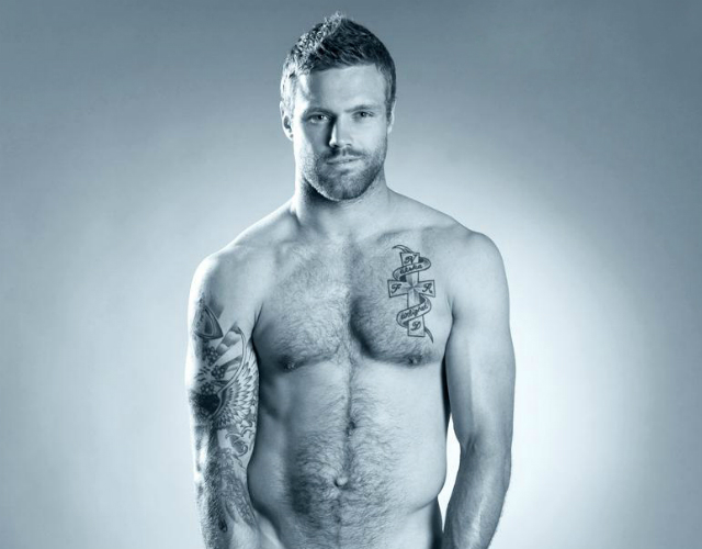 Nick Youngquest desnudo para 'Attitude'