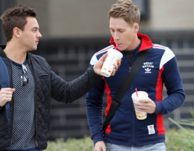 Primeras fotos de Tom Daley con su novio Dustin Lance Black como pareja