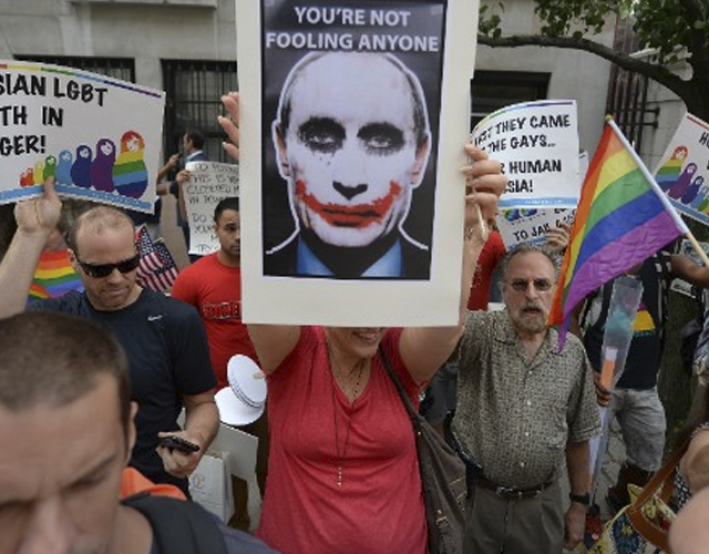 Confunden un flashmob de San Patricio en Rusia y cometen una agresión homófoba