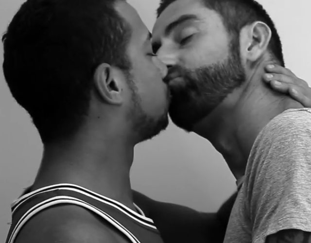 Versión gay del viral 'First Kiss'