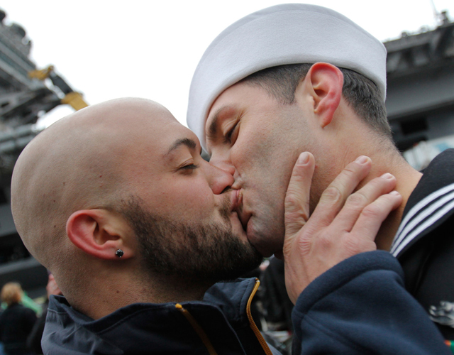 Un ex soldado gay pide "cerrar las saunas" en favor de la igualdad