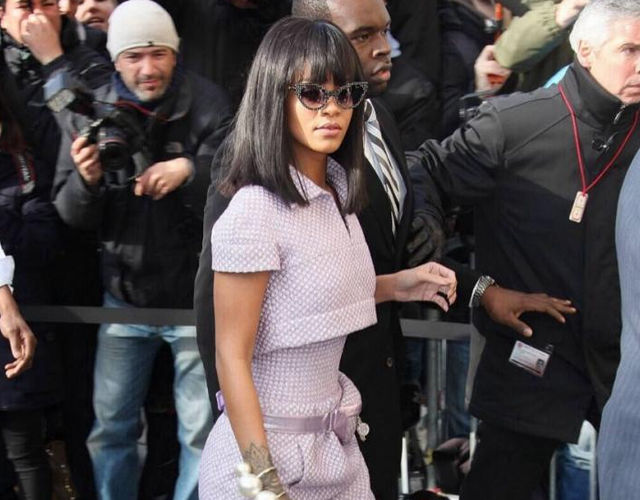 Rihanna empuja reportera