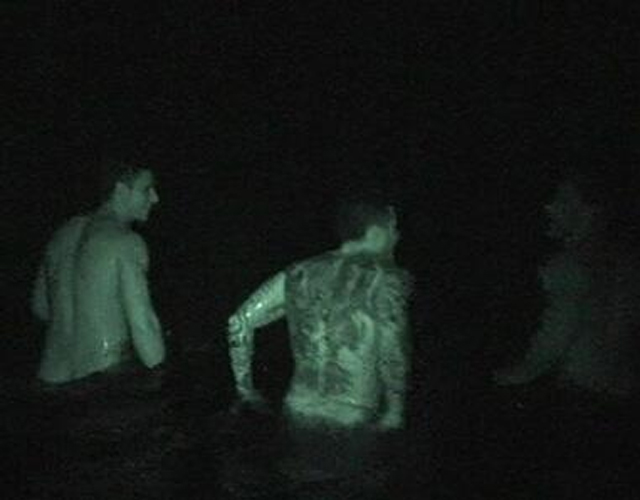 Supervivientes desnudos: Pascual, Abraham, Santana y Diego Matamoros se bañan enseñando todo