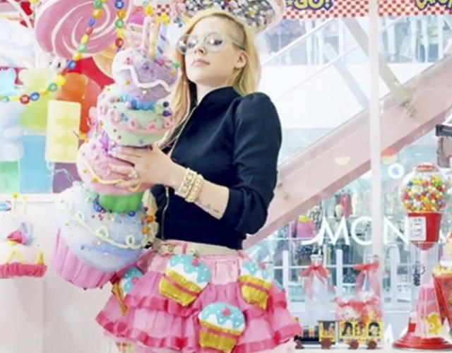 Avril Lavigne responde a la polémica racista del vídeo de 'Hello Kitty'