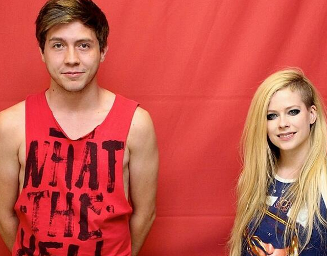 Avril Lavigne prohíbe que la toquen en los Meet & Greet