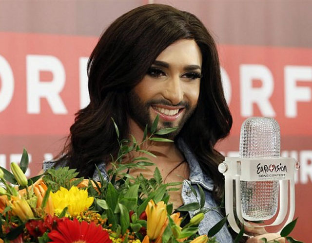 Conchita Wurst, culpable de una inundación y 50 muertes, según líderes ortodoxos