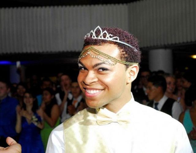 Un joven gay, coronado reina del baile en su instituto