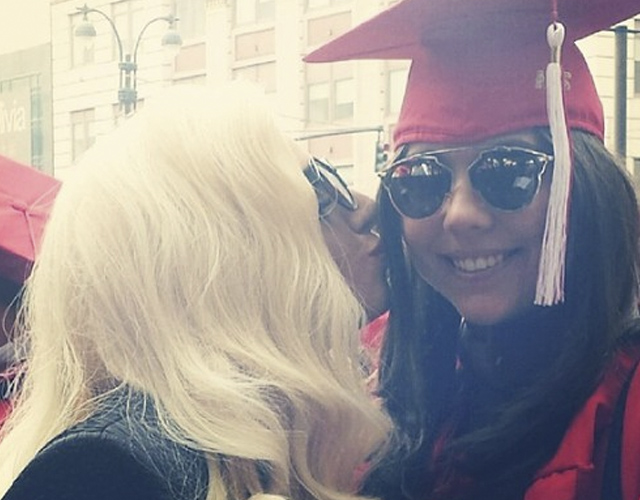 Lady Gaga acude a la graduación de su hermana y a un hospital infantil