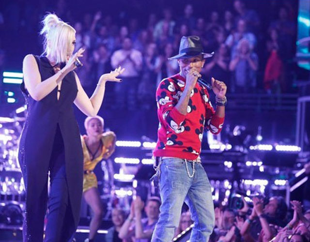 Gwen Stefani y Pharrell cantan 'Hollaback Girl' en su debut en 'The Voice'