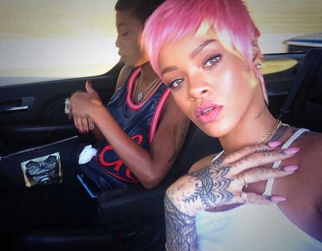 Rihanna peluca Nicki Minaj