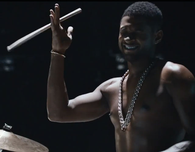 Usher, sin camiseta en el vídeo de 'Good Kisser'