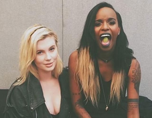 La hija de Alec Baldwin, novia de la rapera Angel Haze