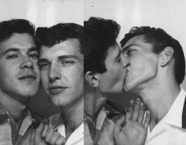 Un beso gay desde "el armario": una cabina de fotomatón en los 50