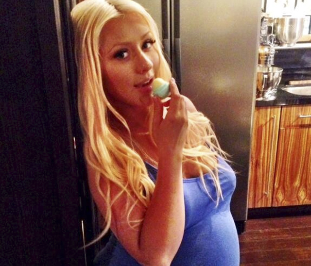 Christina Aguilera, guapísima presumiendo de embarazo
