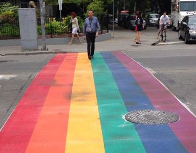 Pasos de peatones arcoíris para celebrar el World Pride en Toronto