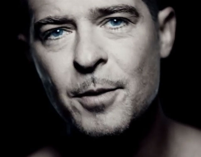 Robin Thicke desnudo en el vídeo de 'Get Her Back'