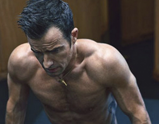 Justin Theroux, sin camiseta en 'Details'