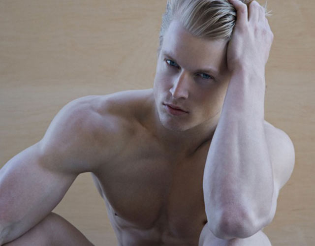 Thor Bulow desnudo