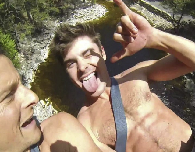 Zac Efron, sin camiseta y de aventura con Bear Grylls