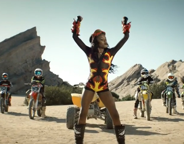 Vídeo de 'Heavy Metal And Reflective' de Azealia Banks