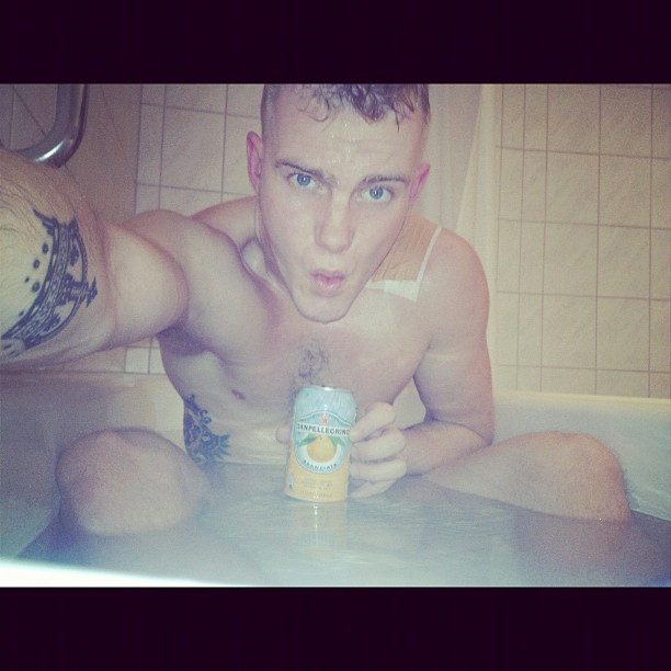 Ed Drewett desnudo