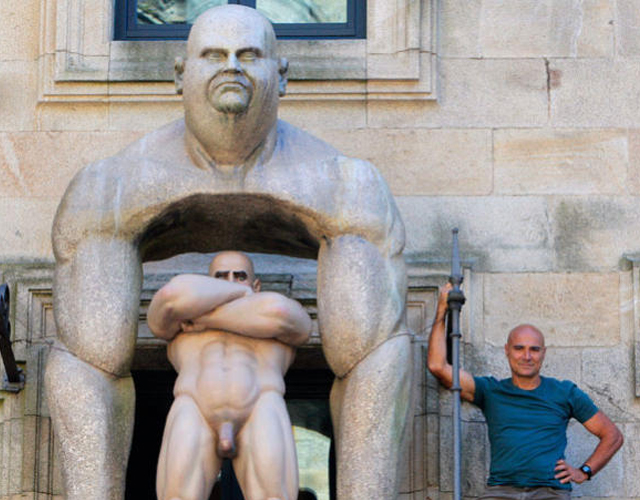 Esculturas hombres desnudos Santiago