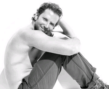 Bradley Cooper desnudo y su beso gay, galería hot