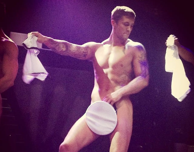 Dan Osborne desnudo en su debut como stripper con The Dreamboys
