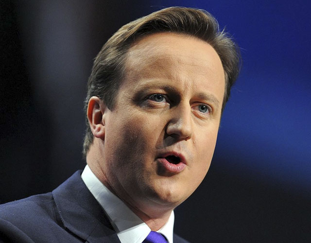 El primer ministro David Cameron considera "adorable" ver a dos hombres besándose