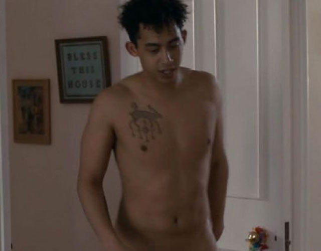 Jordan Stephens desnudo integral en 'Glue', nueva serie británica
