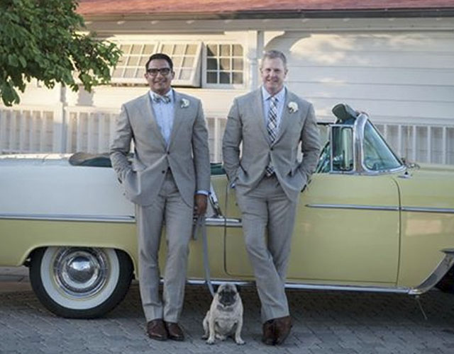 Un homófobo arruina una boda gay y el pueblo se une para compensárselo