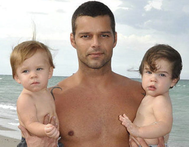 El hijo de Ricky Martin le pregunta si salió de su tripa