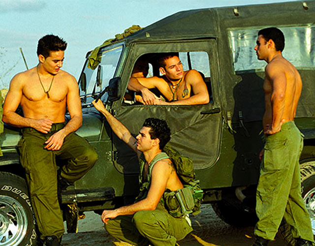 Soldados desnudos en Israel en situaciones homoeróticas