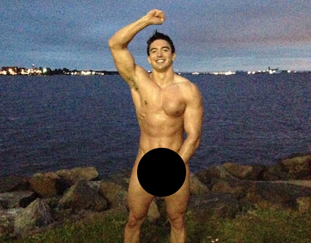 El vídeo de Steve Grand desnudo tirándose a un lago en su ice bucket challenge