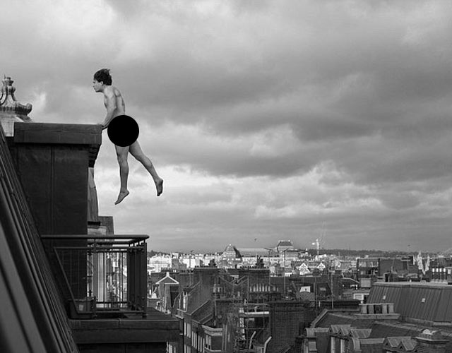 Un atleta desnudo corre por las alturas en Londres