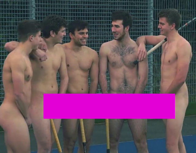 Un equipo de hockey, desnudo contra la homofobia