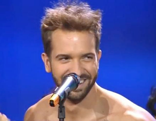 Pablo Alborán desnudo en 'Los Viernes Al Show'