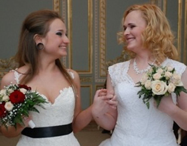 Un error permite la primera boda gay en Rusia