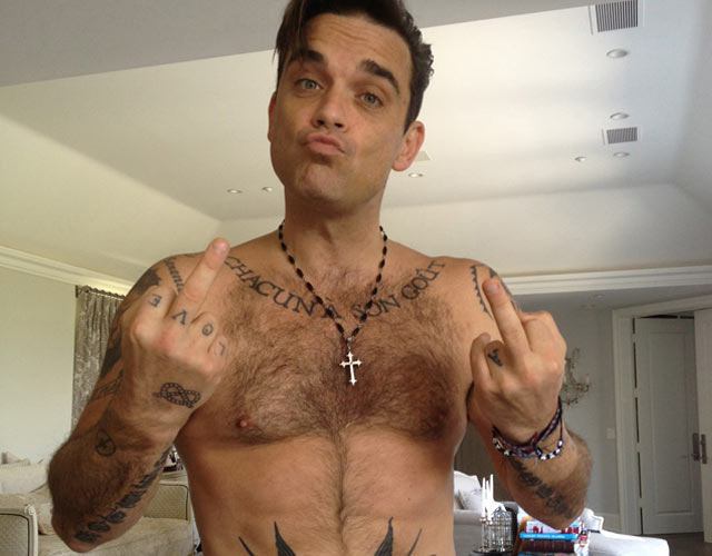 Robbie Williams desnudo Under the radar