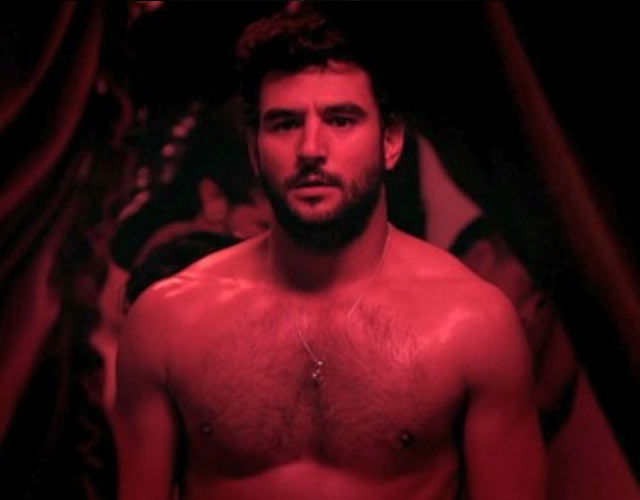 Antonio Velázquez desnudo integral en la película 'Cuatro Lunas'