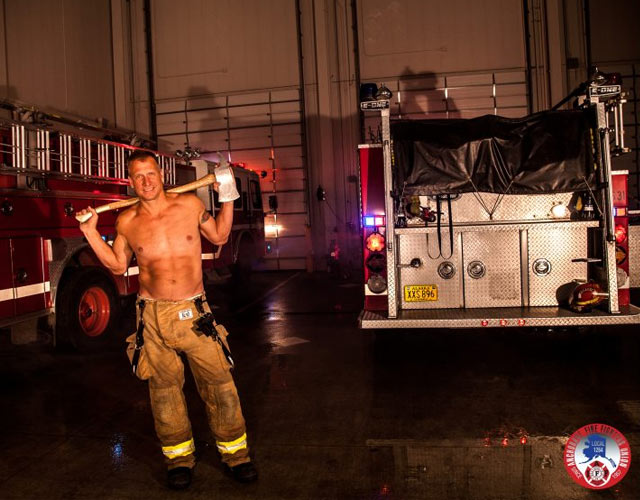 Bomberos desnudos calendario 2015