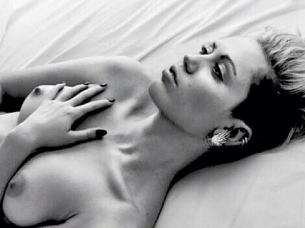 Miley Cyrus desnuda